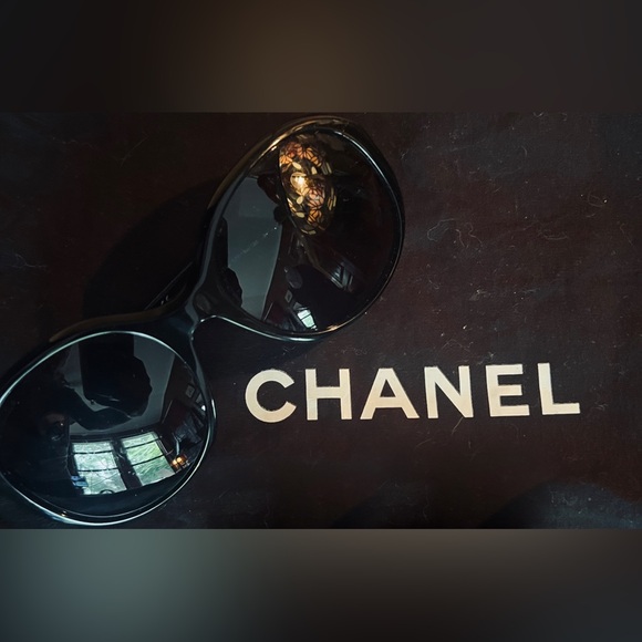 CHANEL CC Pearl Elegant Black Sunglasses Authentic - Picture 1 of 14